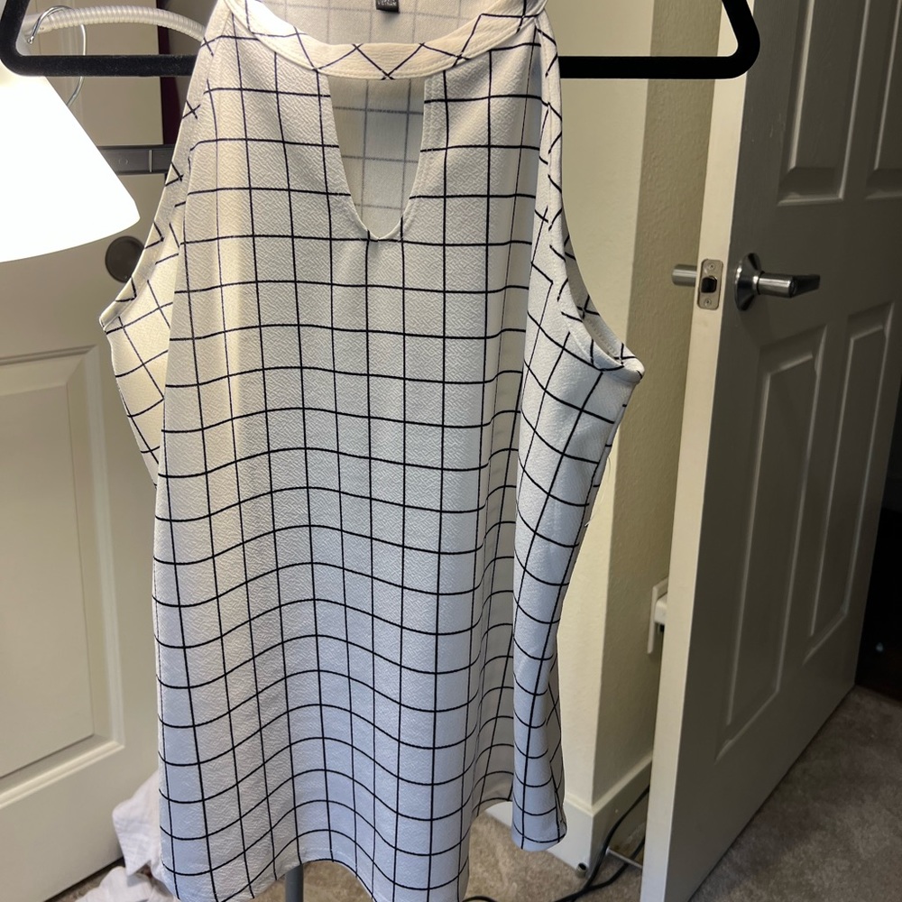 Womens black and white top